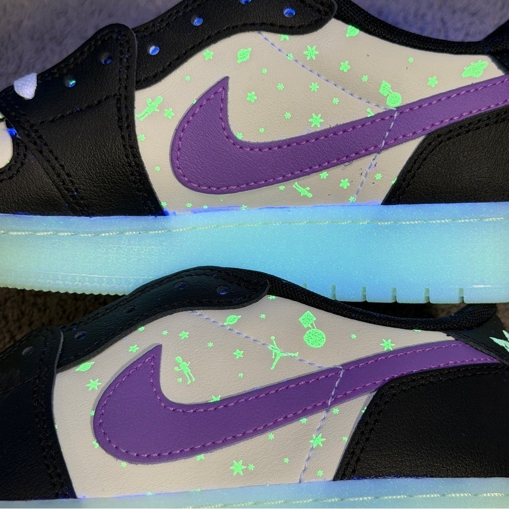 Jordan 1 retro og low
Gs ‘black raspberry ‘
Brand new - Picture 7 of 15